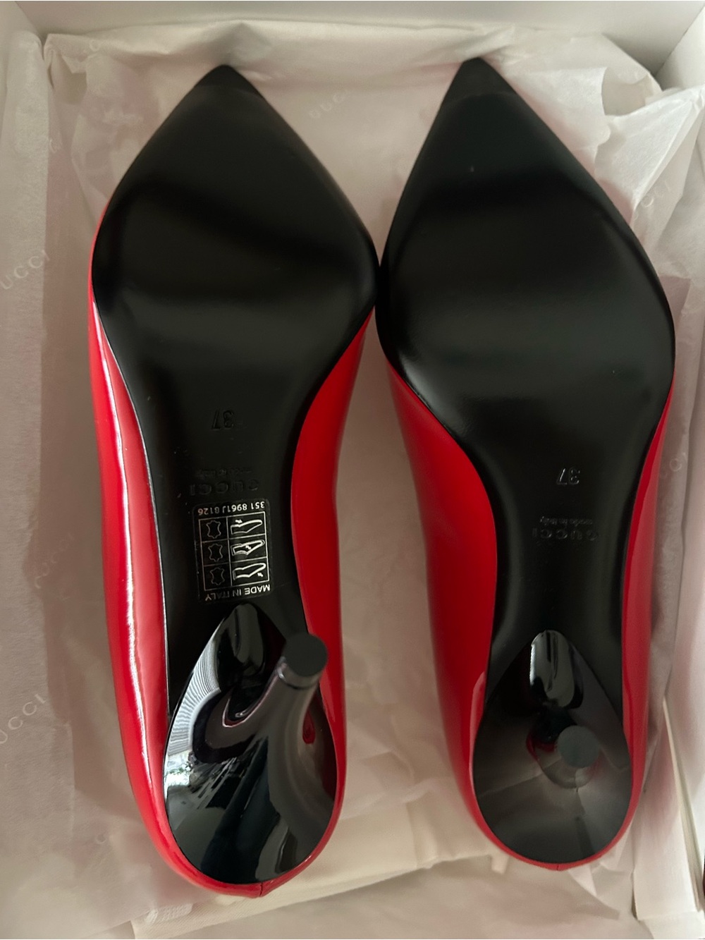 Gucci Red Patent Pointed Toe Mid Heel Pumps with Black Heel - Picture 3 of 5